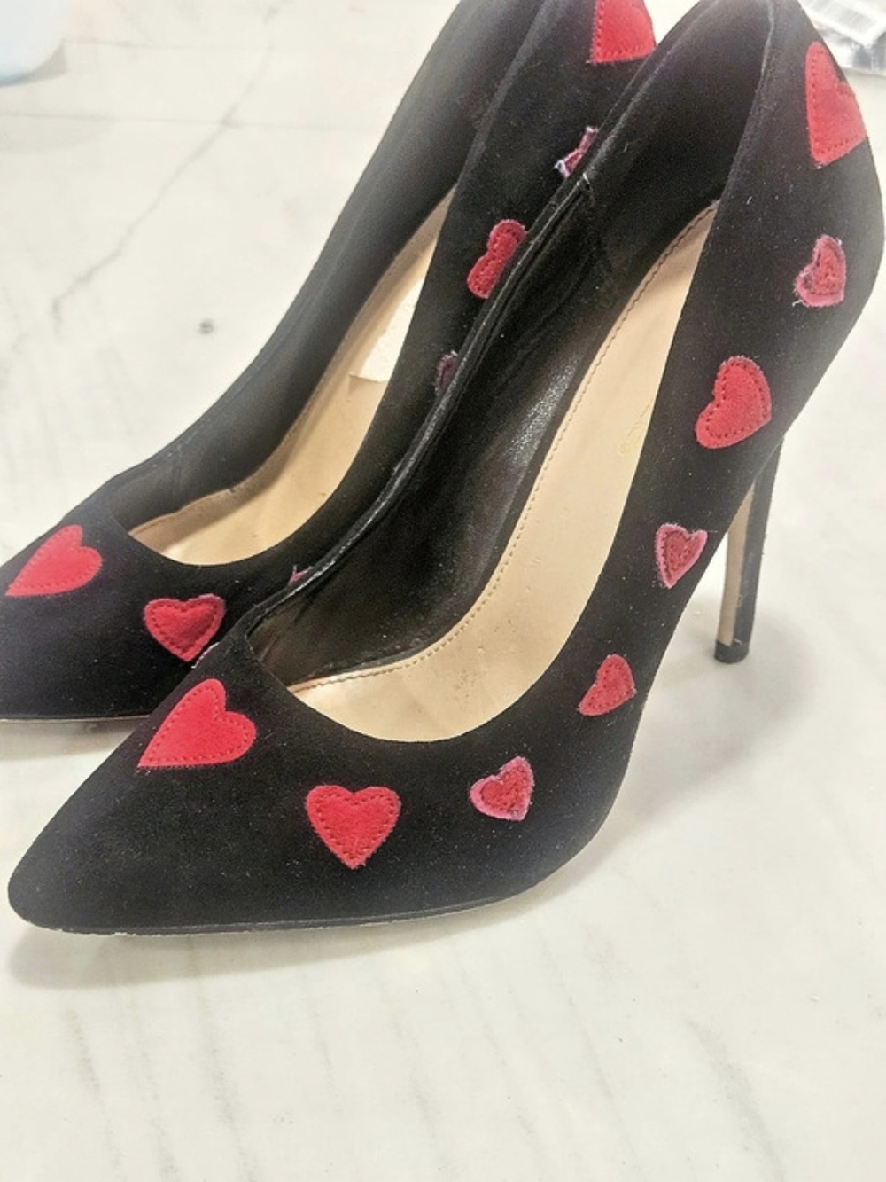 Rare ShoeDazzle Black Faux Suede Red Raised Heart Stiletto Heels 9.5